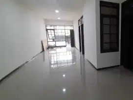 Rumah Minimalis Nyaman Terawat di Taman Holis Indah
