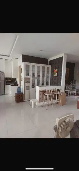 dijual rumah royal residence