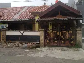 Di sewakan Rumah di Cluster Depan Harapan Indah Bekasi