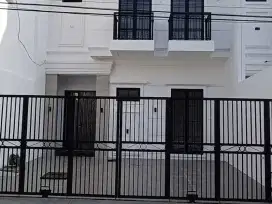 Jual Rumah Baru American Style, row jalan lebar, lokasi ciamik