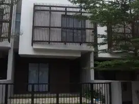 RUMAH BARU 2 LANTAI TOWN HOUSE NGAGEL DEKAT PUSAT KOTA SHM