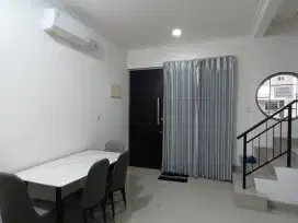 Dijual Rumah PIK2, 4,5x10, 3 lantai, Semi Furnish