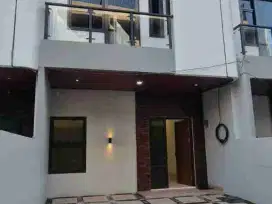 rumah 3 lantai tengah kota claster utan kayu Utara matraman jakarta timur