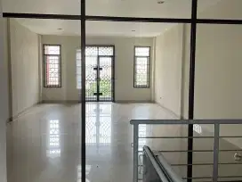 Disewakan Ruko 4 LT siap pakai dekat ke Asia Afrika Bandung