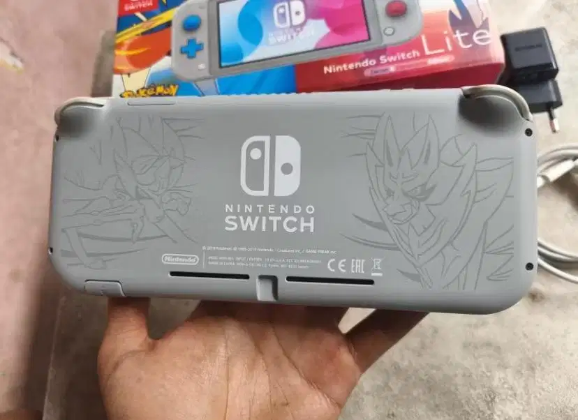 Nitendo Switch Lite x Pokemon Limited Editon