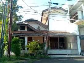 Rumah Lama Lt 240m² di Jl Taman Bintaro  Tangerang Selatan