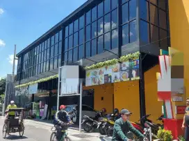 Di Jual Gedung 3 Lantai Hoek di Sayap Soekarno Hatta