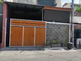 Rumah Jl Juwingan Area Pucang Anom, STRATEGIS, ROW 2,5 MOBIL