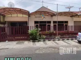 Rumah Terawat tengah kota di Kawi, Klojen Malang Harga Murah