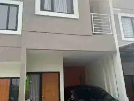DISEWAKAN RUMAH BAGUS SEMI-FURNISHED 2,5LANTAI DALAM CLUSTER CONDET