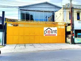 Gudang Luas di Jalan Raya Banjarsari dekat Kampus UNISRI Solo Kota