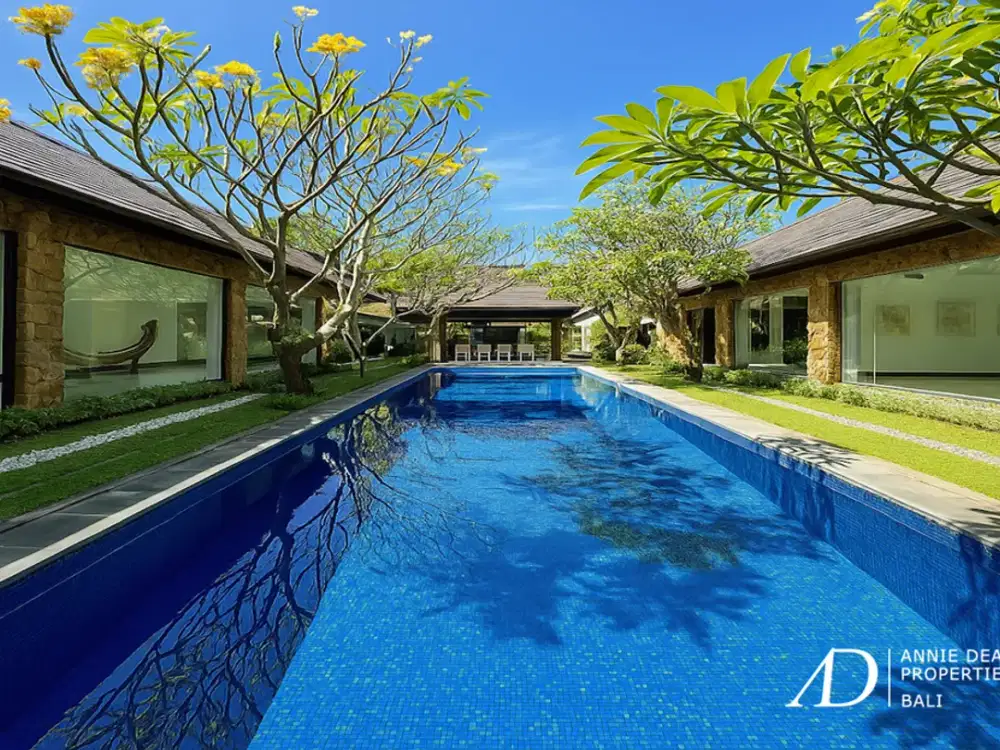 FREEHOLD 5-BEDROOM VILLA WITH 2 SWIMMING POOLS IN SEMINYAK