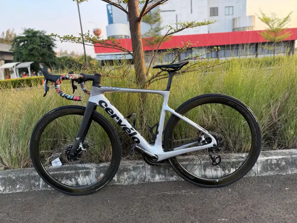 Sepeda balap Cervelo Caledonia 5 GS SRAM Red WS Campag Bora WTO