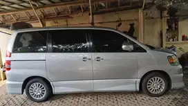 Toyota Voxy 2004 Bensin