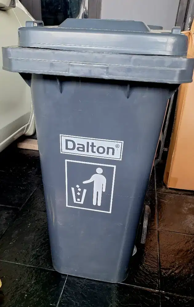 Tempat sampah Dalton baru