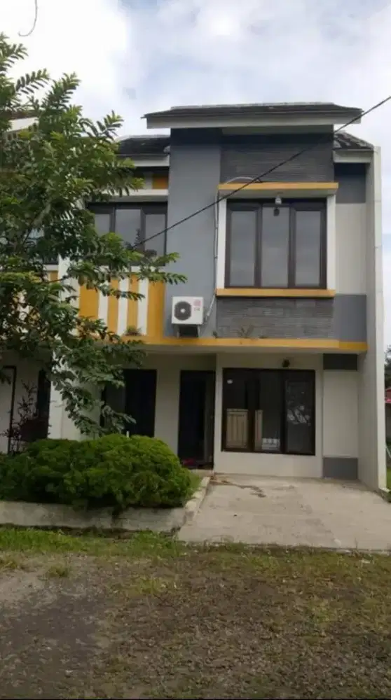Di sewakan rumah 2 lantai
