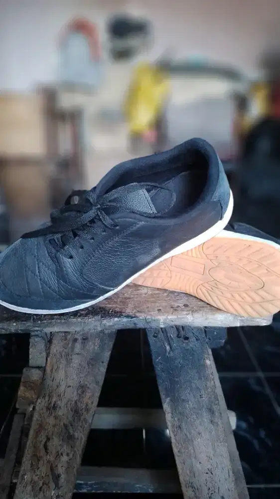 Sepatu futsal kulit sapi custom
