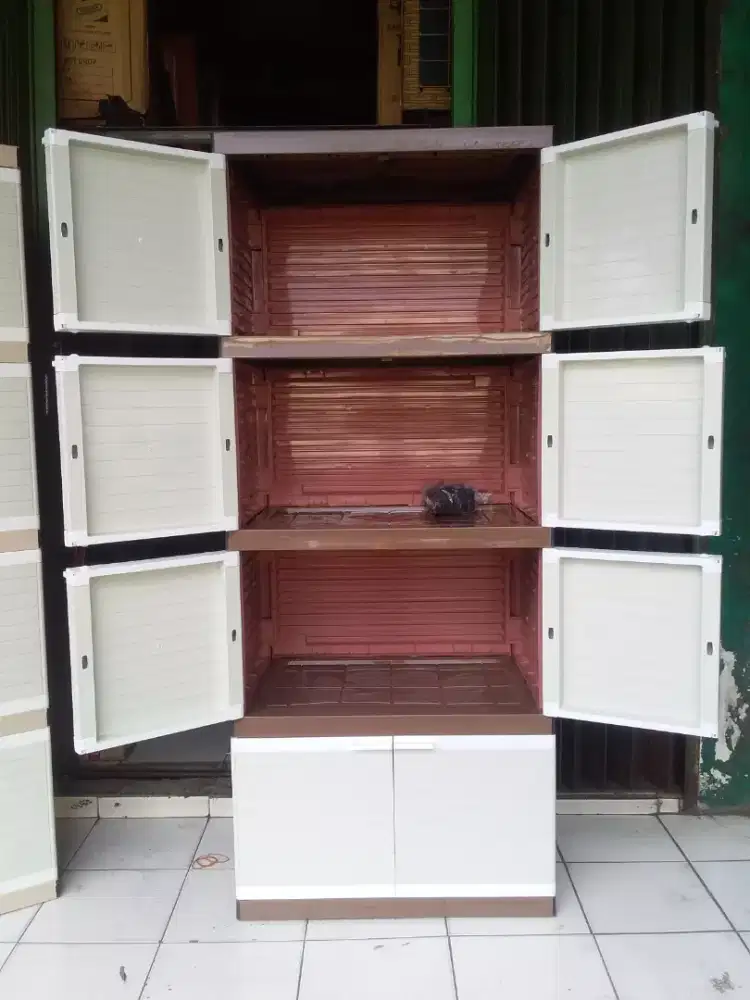 lemari plastik polos