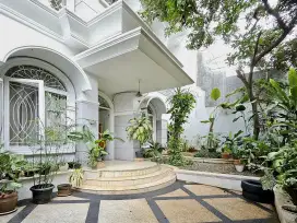 Rumah mewah rapi terawat  di Pondok Indah dg Jalan Lebar