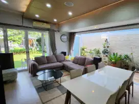 Rumah Mewah Halaman Luas bisa untuk swimming pool di Sektor 9 Bintaro