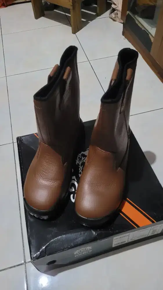 Sepatu safety King High