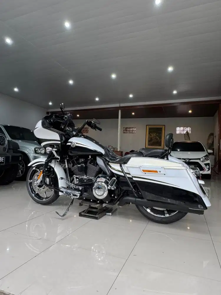 HD Roadglide CVO 2012 full paper