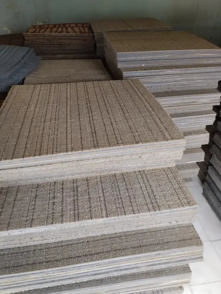 Karpet tile second