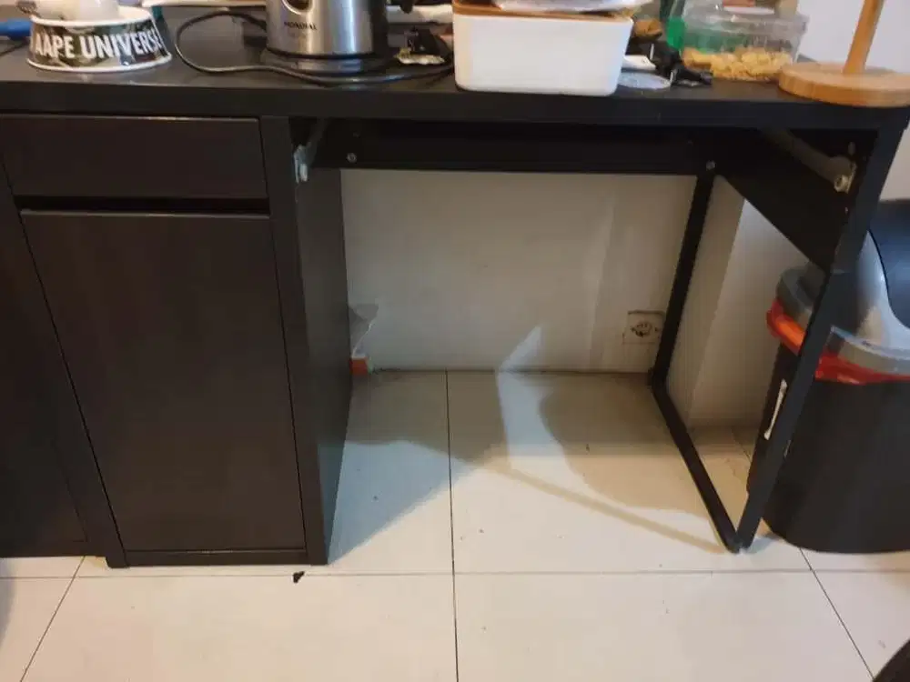 Kursi dan meja kantor set