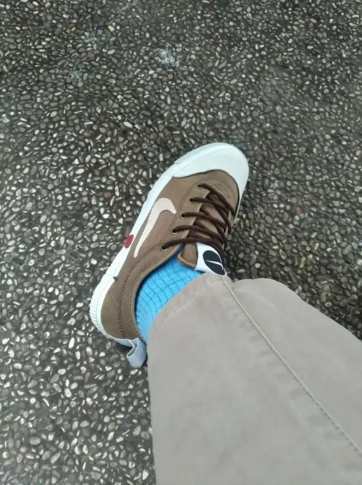 NIKE made in indonesia 39 center point