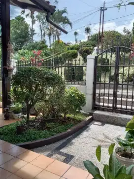 Rumah adem sejuk kokoh terawat di bukit pakar selatan sayap dago