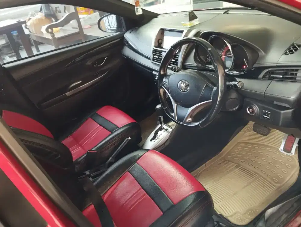 Di jual mobil toyota yaris TRDs 2014 matic