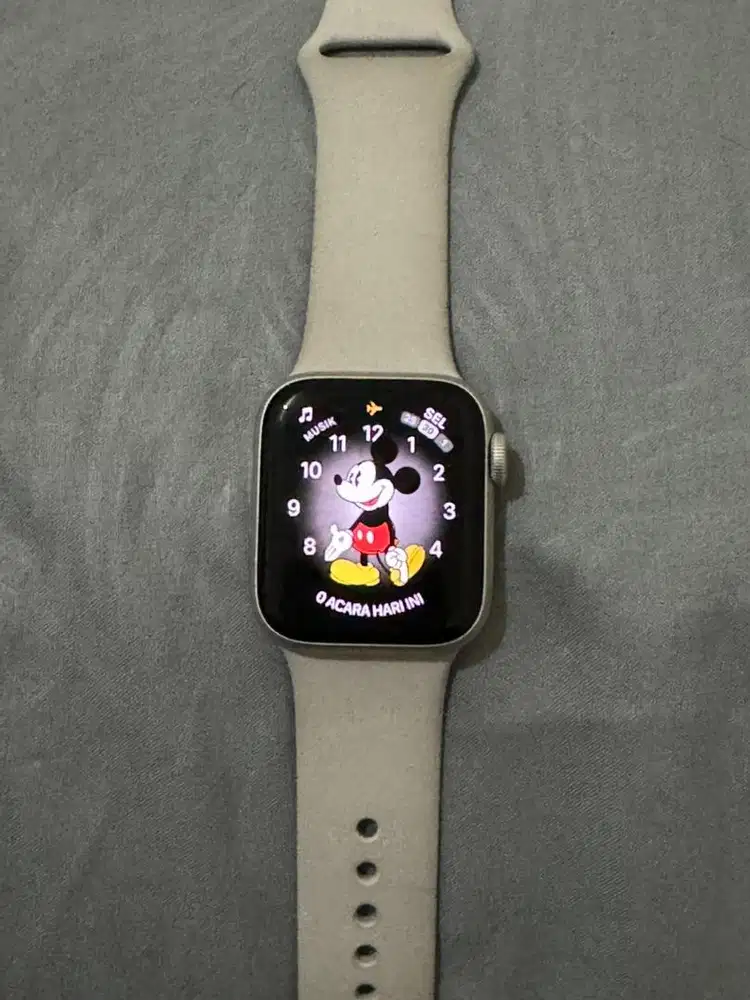 Apple Watch SE 2023 Aluminium Case with Sport Band (GPS)