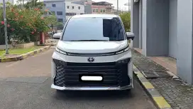 Km14rb toyota voxy tss 2023 putih camera 360