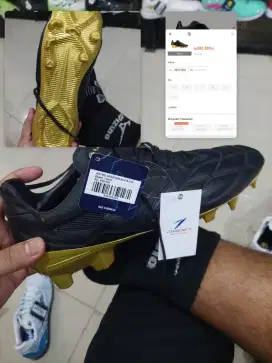 Sepatu Sepakbola Mills Baru