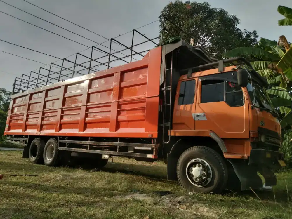 MITSUBISHI / FUSO FN 517 ML2
MOBIL BARANG / TRUCK TRONTON