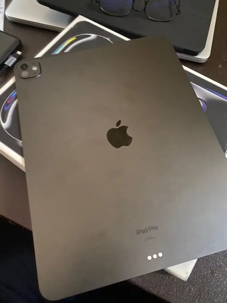 Ipad pro m4 13 inch ex inter wifi only garansi panjang juli 2026