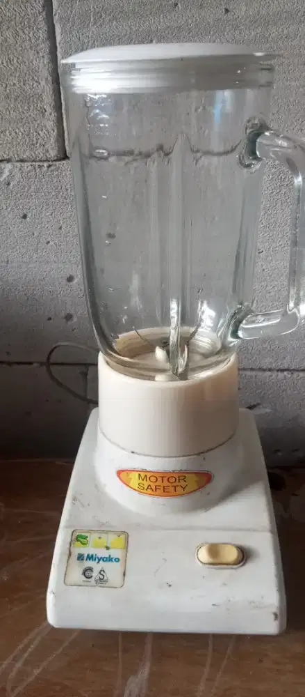Blender pelumat makanan miyako