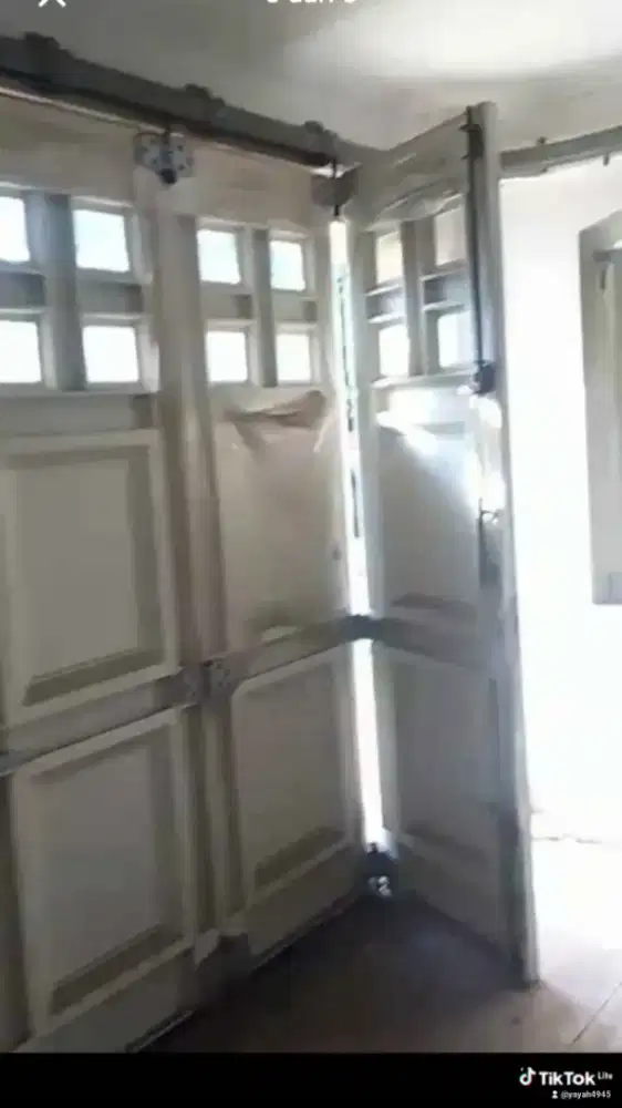 Pintu garasi WINA ada 8 daun per daun 65cm tinggi2.40 krg lbh