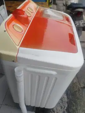 Dijual mesin cuci 2tabung merk denpoo