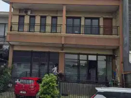DI SEWAKAN RUANG USAHA DI JALAN UTAMA KOTA WISATA CIBUBUR