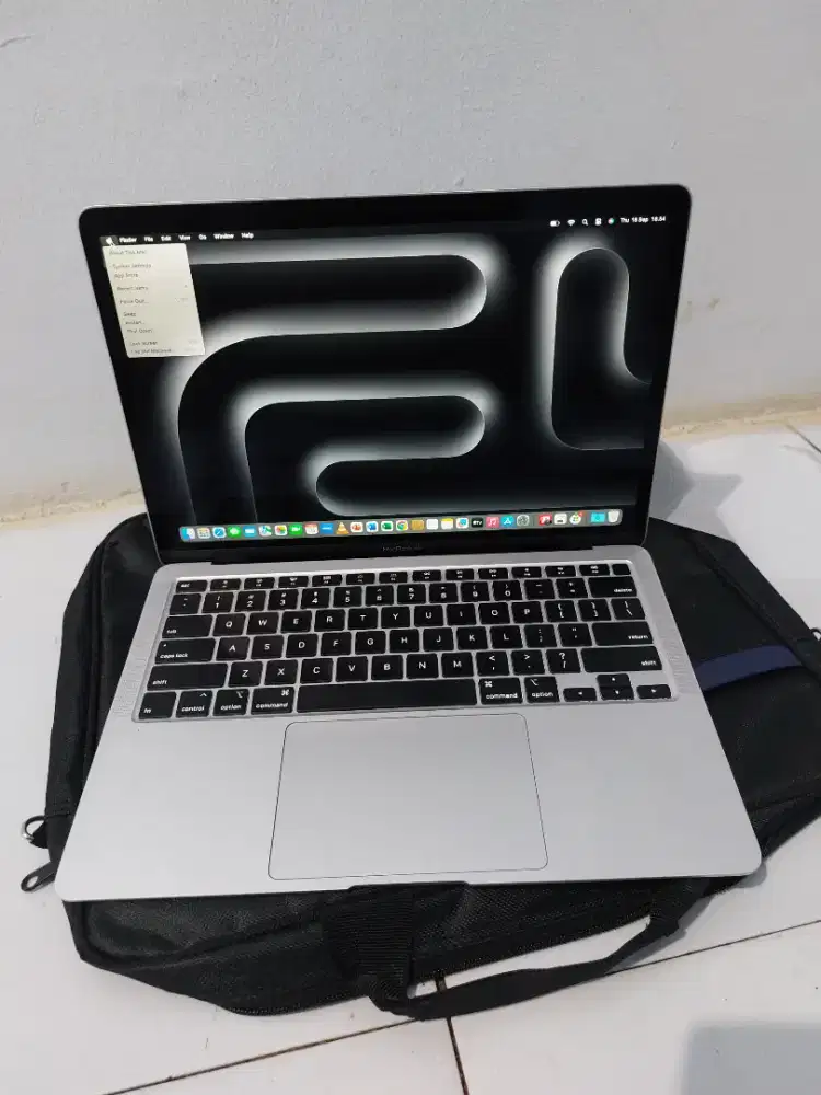 Macbook Air 2020 Core i3 Ram 8/128GB Lengkap Ofiice garansi