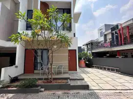 Rumah Mewah Exclusive Elegant Siap Huni Super Strategis di Kramat Jati