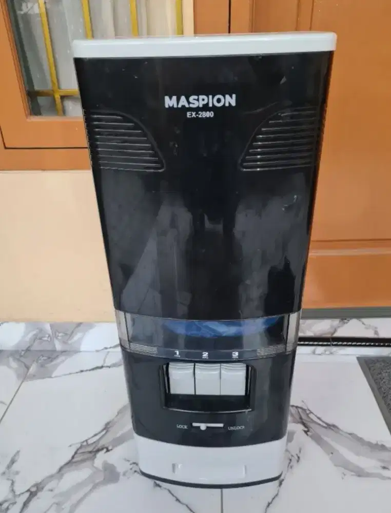 Maspion rice box