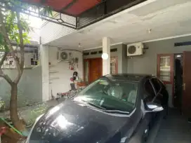 Jalan 2 Mobil | 10 Menit LRT Station| Rumah Pondok Kelapa