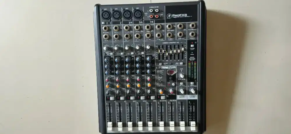 Mixer mackie profx8