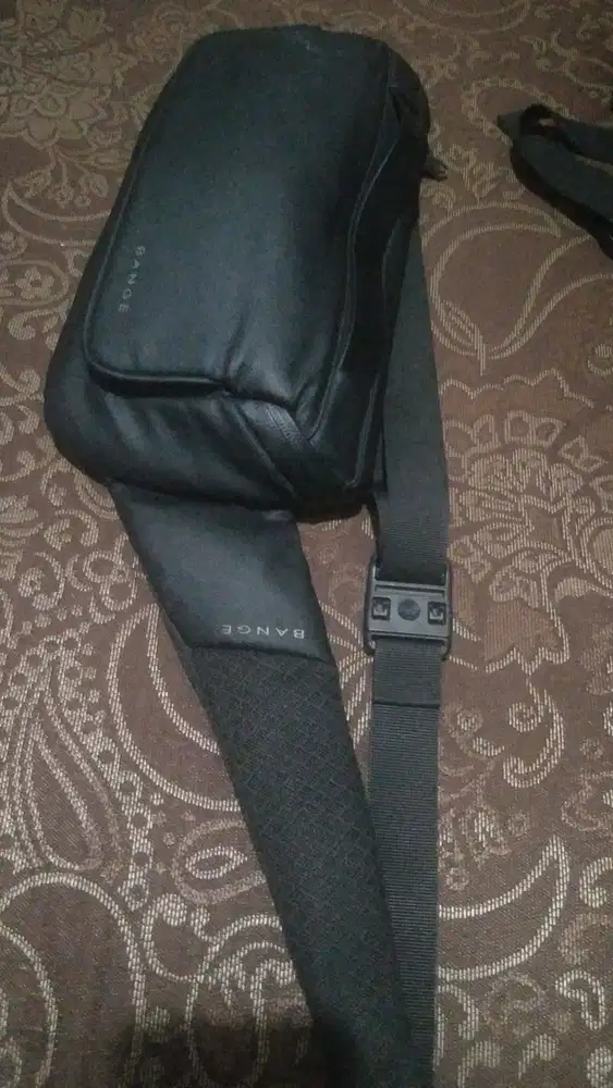 Tas slempang merk BANGE