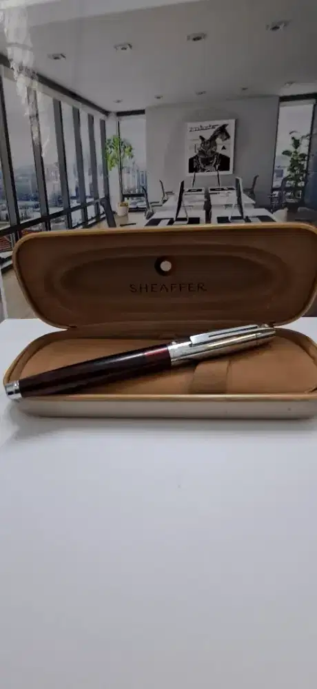 Sheaffer 300 Glossy Brown Chrystal
Rollerball Pen trim