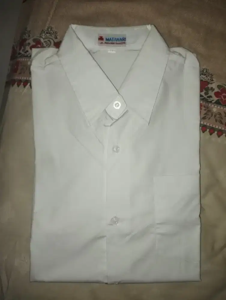 Kemeja putih pria