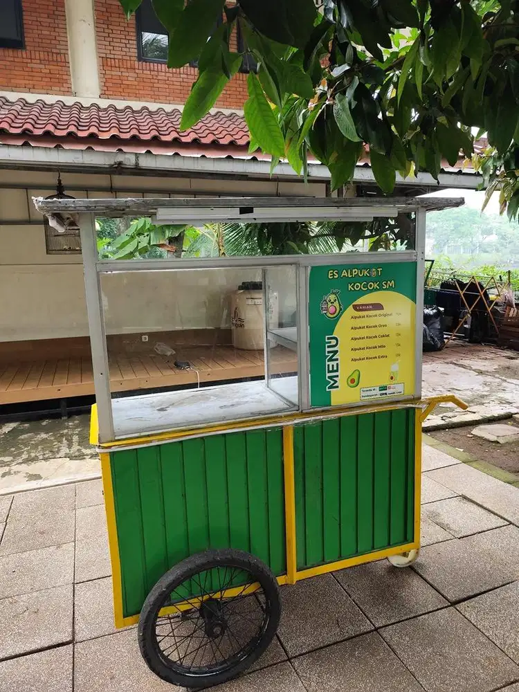 Gerobak bekas jualan alpukat kocok, masih mulus dan baru di cat