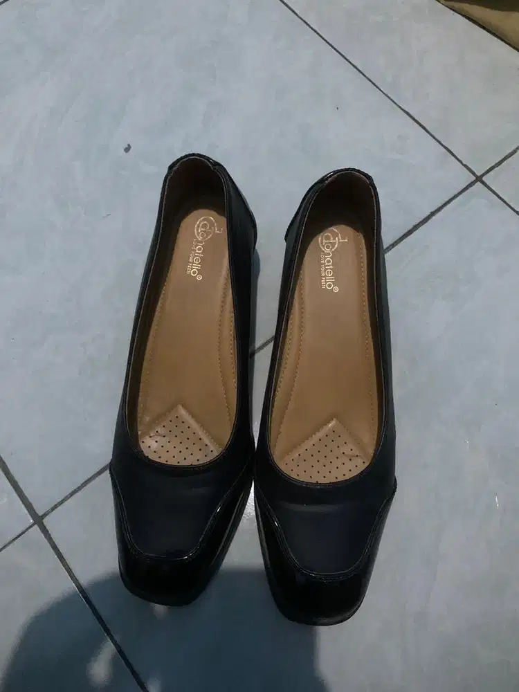 Sepatu pantofel wanita